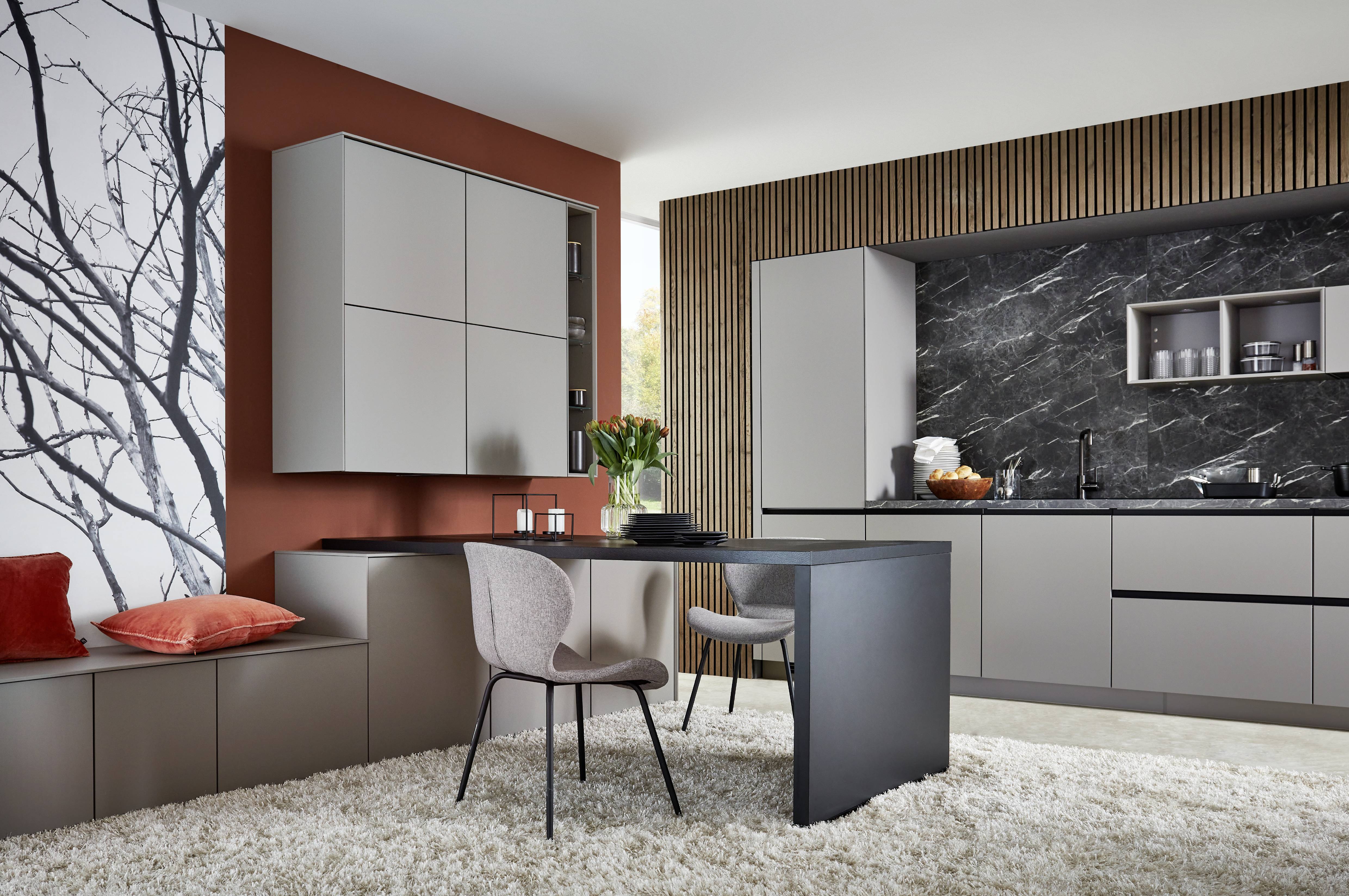 Nobilia Lichtgrau mit Marmordekor und mit SIEMENS-Geräten